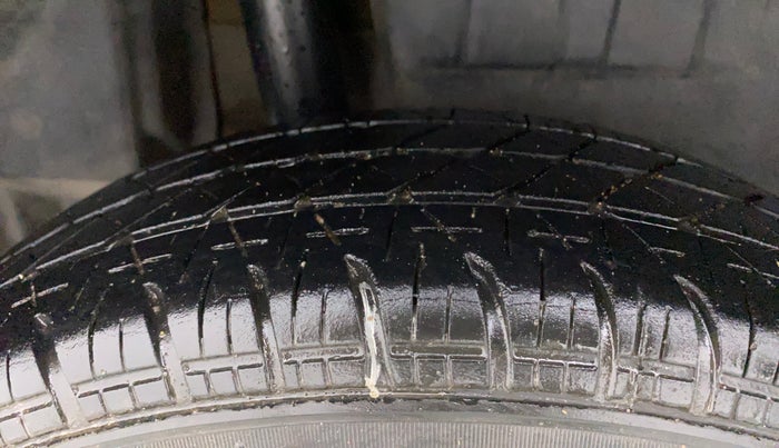 2017 Maruti Dzire VDI AMT, Diesel, Automatic, 1,10,277 km, Right Rear Tyre Tread
