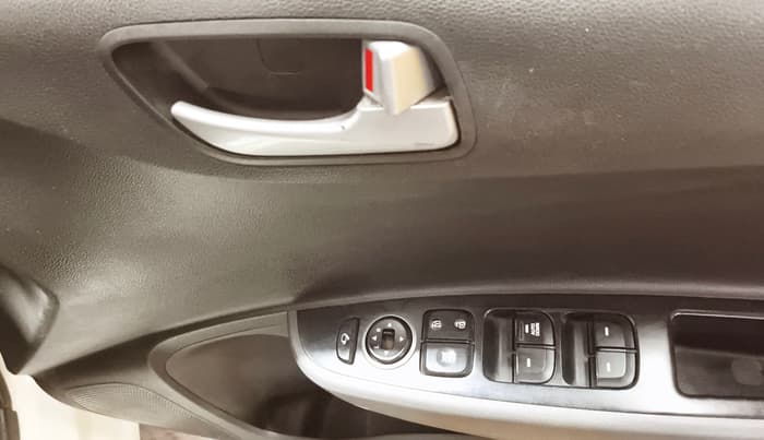 2019 Hyundai Grand i10 SPORTZ 1.2 KAPPA VTVT DUAL TONE, Petrol, Manual, 55,732 km, Driver Side Door Panels Control