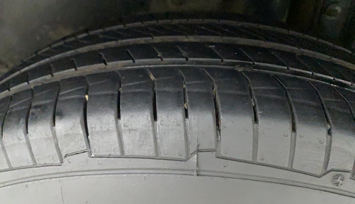2016 Maruti Swift VDI ABS, Diesel, Manual, 86,292 km, Left Rear Tyre Tread