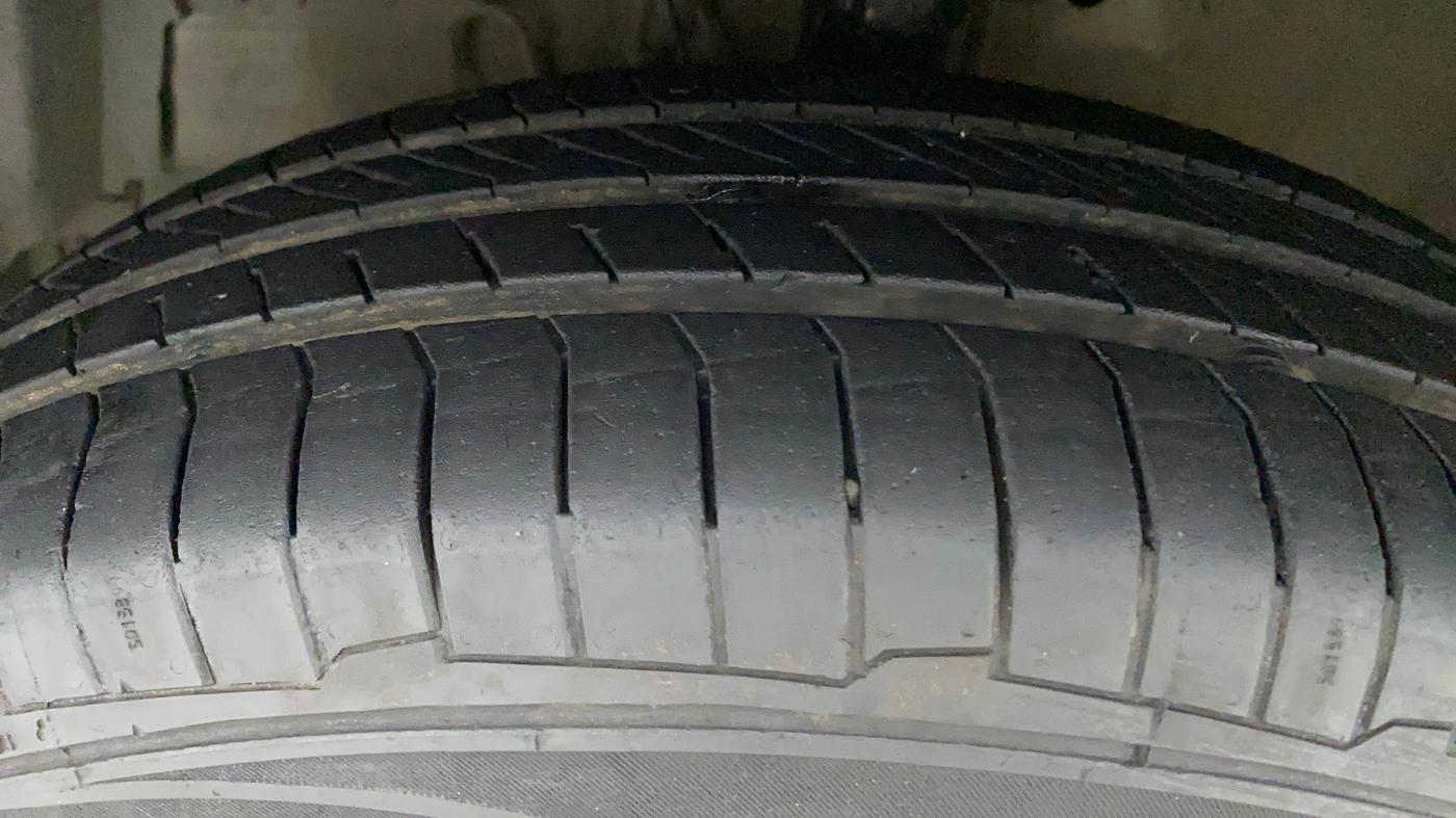 2016 Maruti Swift VDI ABS, Diesel, Manual, 86,292 km, Left Front Tyre Tread