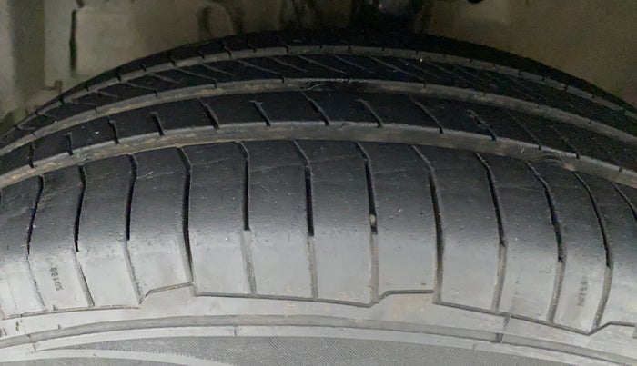 2016 Maruti Swift VDI ABS, Diesel, Manual, 86,292 km, Left Front Tyre Tread