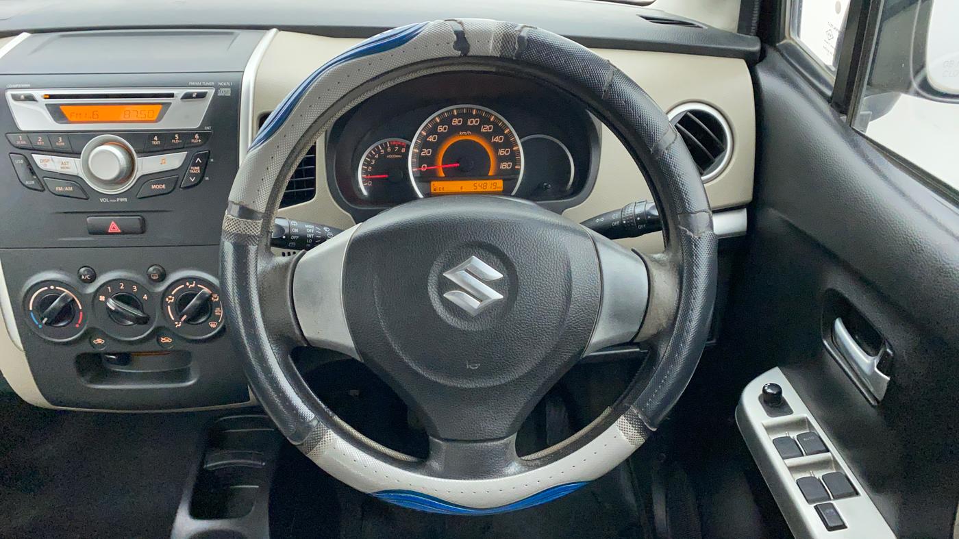 2013 Maruti Wagon R 1.0 VXI, Petrol, Manual, 54,879 km, Steering Wheel Close Up