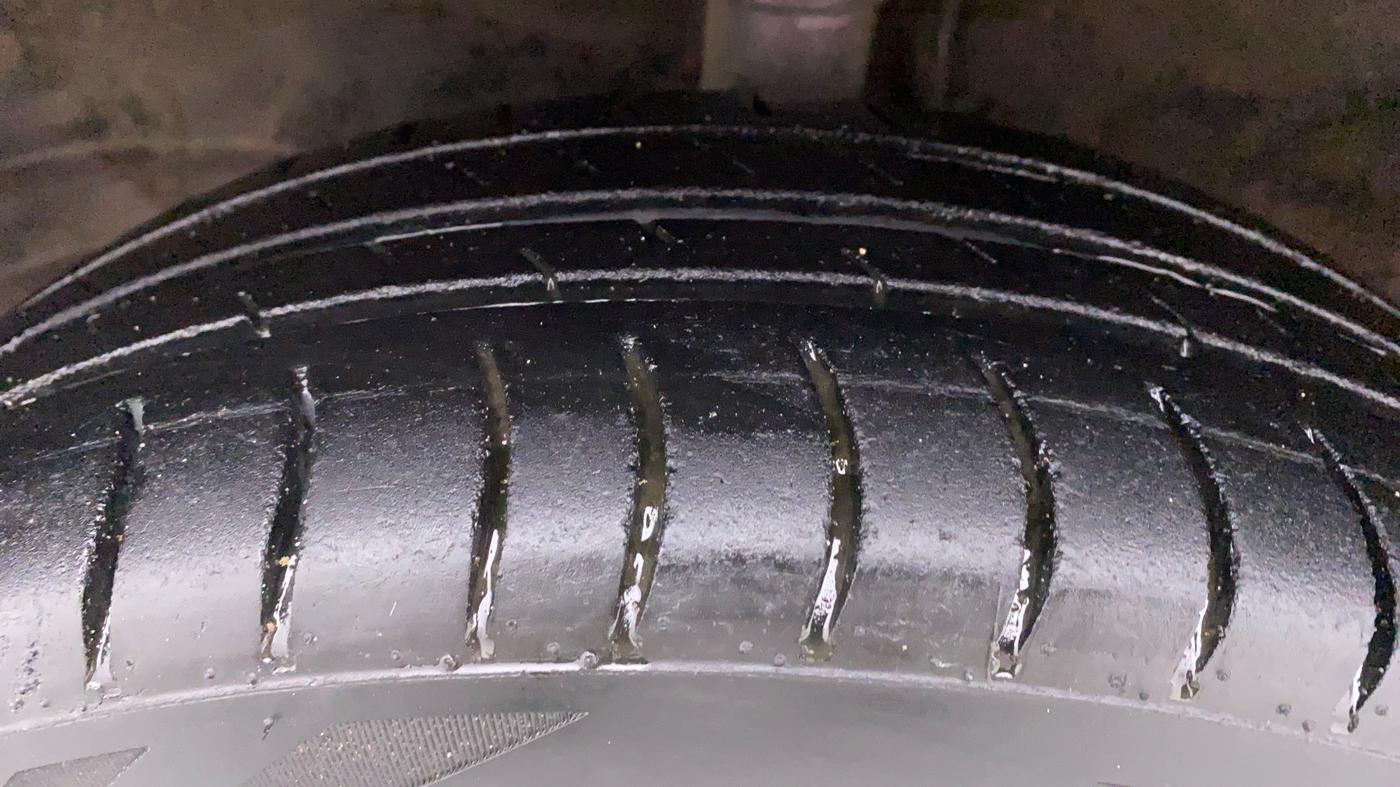 2013 Maruti Wagon R 1.0 VXI, Petrol, Manual, 54,879 km, Left Front Tyre Tread