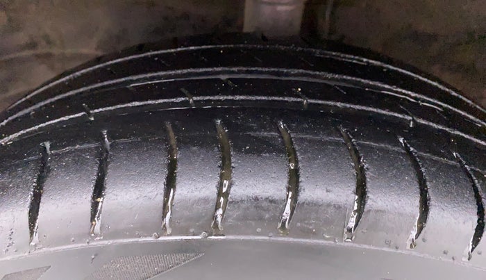 2013 Maruti Wagon R 1.0 VXI, Petrol, Manual, 54,879 km, Left Front Tyre Tread