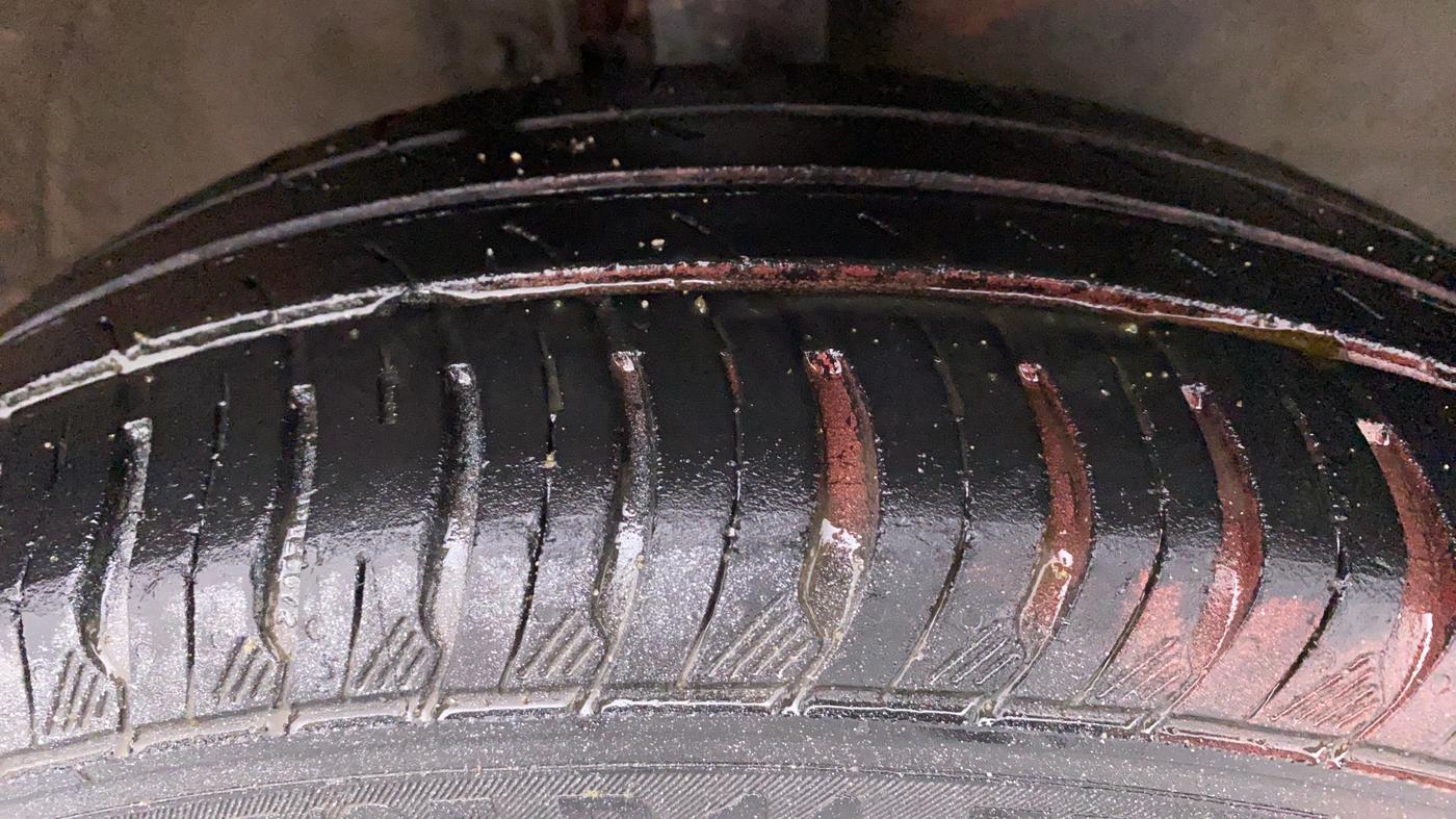 2013 Maruti Wagon R 1.0 VXI, Petrol, Manual, 54,879 km, Right Front Tyre Tread