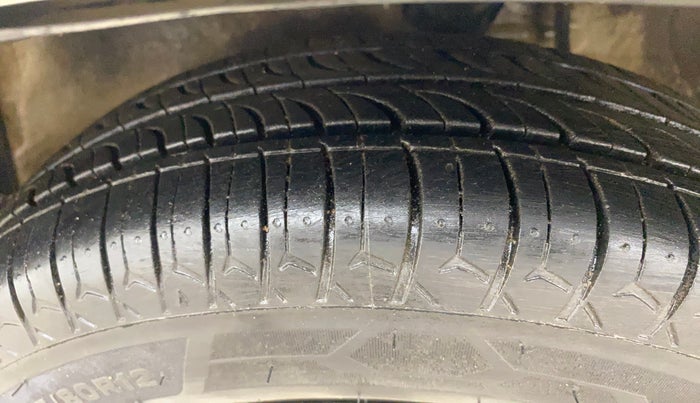 2017 Maruti Alto 800 LXI, Petrol, Manual, 61,823 km, Left Front Tyre Tread