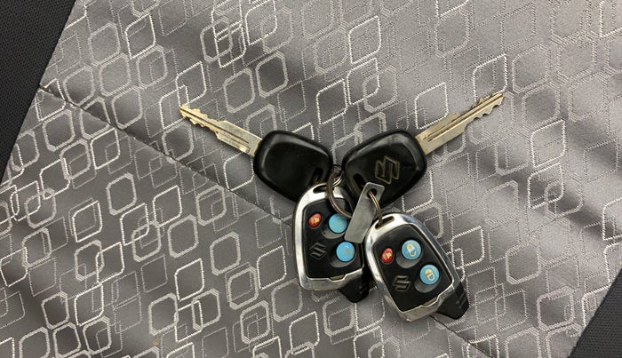 2017 Maruti Alto 800 LXI, Petrol, Manual, 61,823 km, Key Close Up