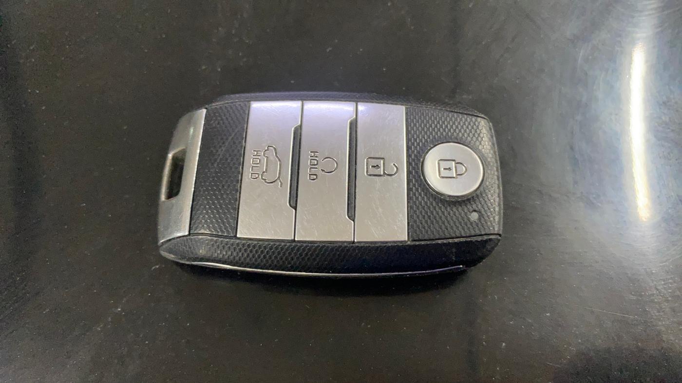2022 KIA SELTOS HTX 1.5 PETROL, Petrol, Manual, 28,668 km, Key Close Up