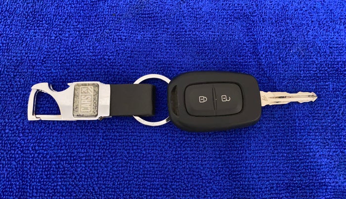 2022 Renault TRIBER RXT AMT, Petrol, Automatic, 20,154 km, Key Close Up