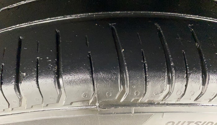2017 Maruti S Cross ZETA 1.3, Diesel, Manual, 1,02,030 km, Left Front Tyre Tread