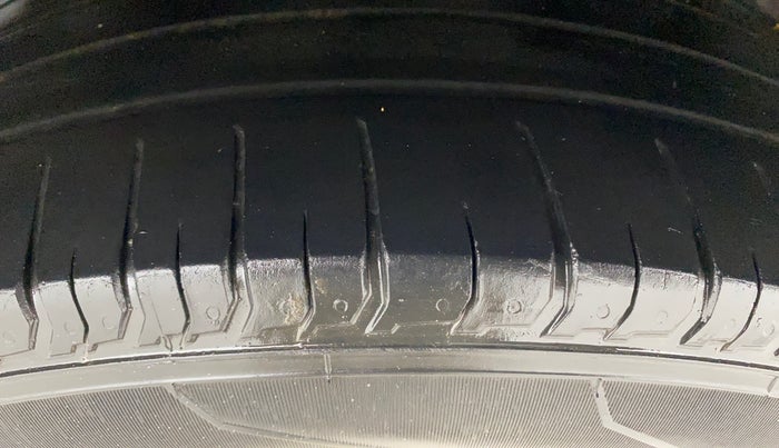 2017 Maruti S Cross ZETA 1.3, Diesel, Manual, 1,02,030 km, Left Rear Tyre Tread