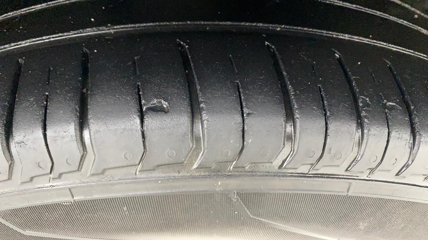 2017 Maruti S Cross ZETA 1.3, Diesel, Manual, 1,02,030 km, Right Front Tyre Tread