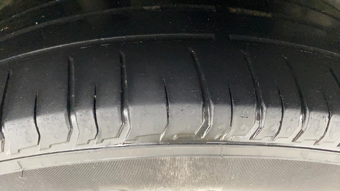 2017 Maruti S Cross ZETA 1.3, Diesel, Manual, 1,02,030 km, Right Rear Tyre Tread