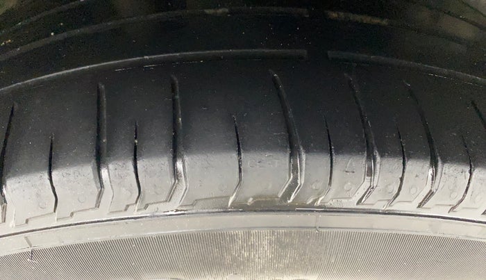 2017 Maruti S Cross ZETA 1.3, Diesel, Manual, 1,02,030 km, Right Rear Tyre Tread