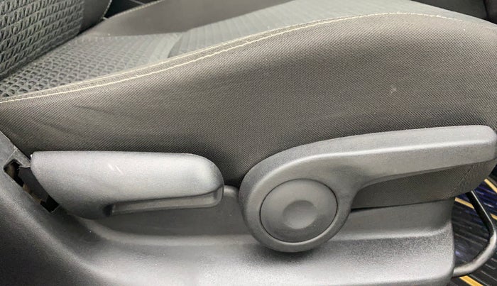 2017 Maruti S Cross ZETA 1.3, Diesel, Manual, 1,02,030 km, Driver Side Adjustment Panel