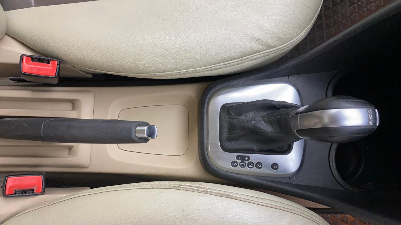 2017 Volkswagen Ameo HIGHLINE DSG 1.5 DIESEL , Diesel, Automatic, 1,00,607 km, Gear Lever