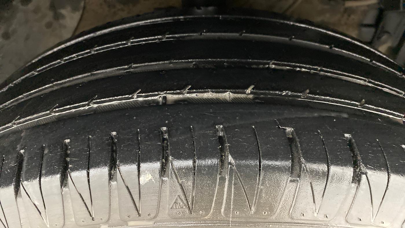 2017 Maruti Vitara Brezza ZDI, Diesel, Manual, 30,671 km, Right Front Tyre Tread