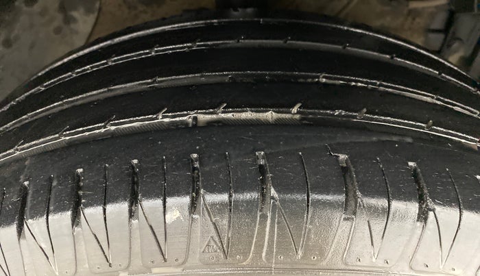 2017 Maruti Vitara Brezza ZDI, Diesel, Manual, 30,671 km, Right Front Tyre Tread