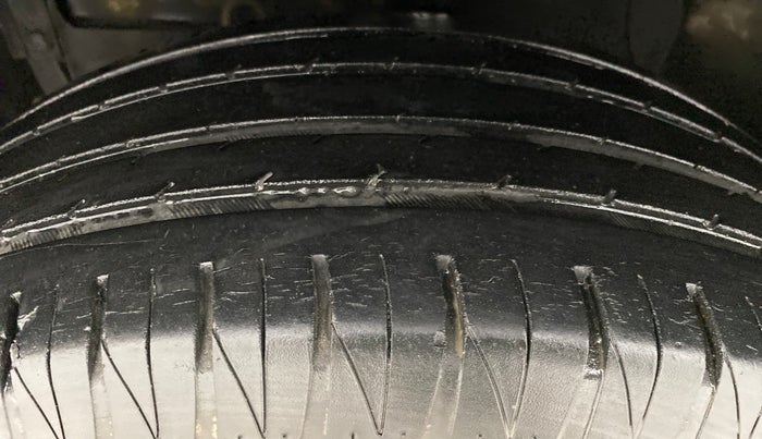 2017 Maruti Vitara Brezza ZDI, Diesel, Manual, 30,671 km, Left Front Tyre Tread