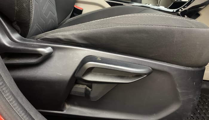 2022 Tata NEXON XZA PLUS (O) PETROL, Petrol, Automatic, 75,633 km, Driver Side Adjustment Panel
