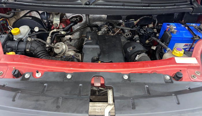 2017 Mahindra TUV300 T8, Diesel, Manual, 1,09,644 km, Engine View
