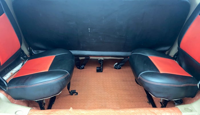 2017 Mahindra TUV300 T8, Diesel, Manual, 1,09,644 km, Boot Inside