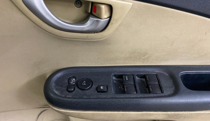 2014 Honda Brio VX AT, Petrol, Automatic, 81,589 km, Driver Side Door Panels Control