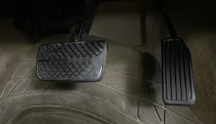 2014 Honda Brio VX AT, Petrol, Automatic, 81,589 km, Pedals