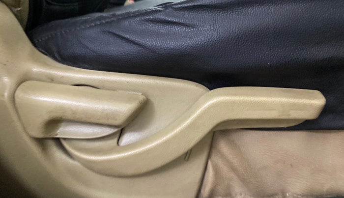 2014 Honda Brio VX AT, Petrol, Automatic, 81,589 km, Driver Side Adjustment Panel