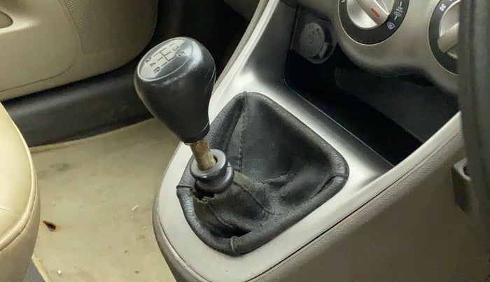 2013 Hyundai i10 MAGNA 1.1, Petrol, Manual, 18,639 km, Gear lever - Boot cover slightly torn