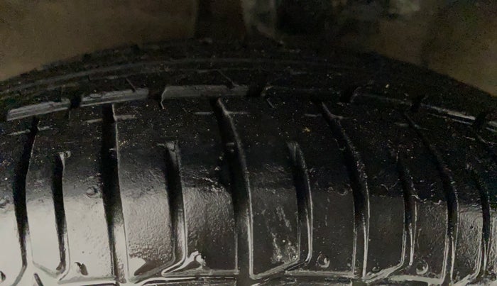 2013 Hyundai i10 MAGNA 1.1, Petrol, Manual, 18,639 km, Left Front Tyre Tread
