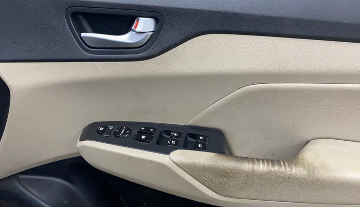 2017 Hyundai Verna 1.6 VTVT SX O, Petrol, Manual, 1,12,398 km, Driver Side Door Panels Control