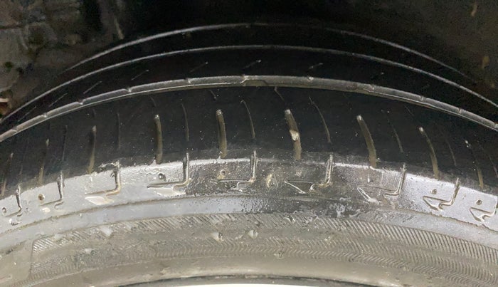 2017 Hyundai Verna 1.6 VTVT SX O, Petrol, Manual, 1,12,398 km, Right Rear Tyre Tread