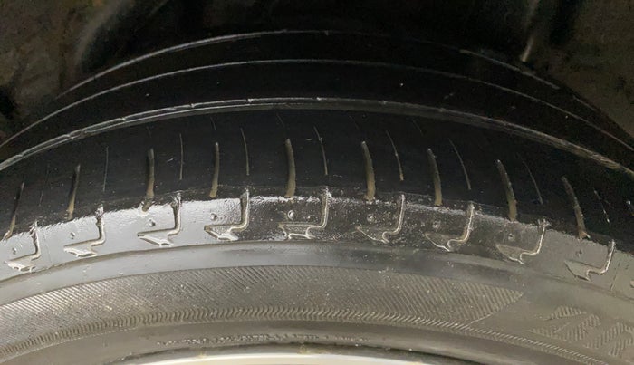 2017 Hyundai Verna 1.6 VTVT SX O, Petrol, Manual, 1,12,398 km, Left Rear Tyre Tread