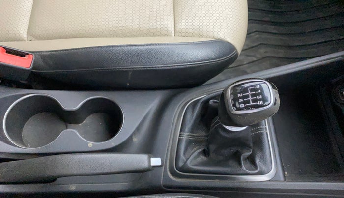 2017 Hyundai Verna 1.6 VTVT SX O, Petrol, Manual, 1,12,398 km, Gear Lever
