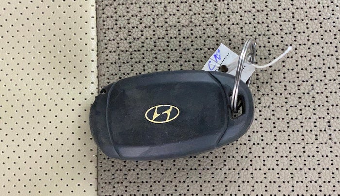 2017 Hyundai Verna 1.6 VTVT SX O, Petrol, Manual, 1,12,398 km, Key Close Up