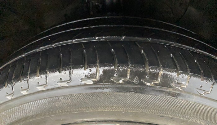 2017 Hyundai Verna 1.6 VTVT SX O, Petrol, Manual, 1,12,398 km, Right Front Tyre Tread