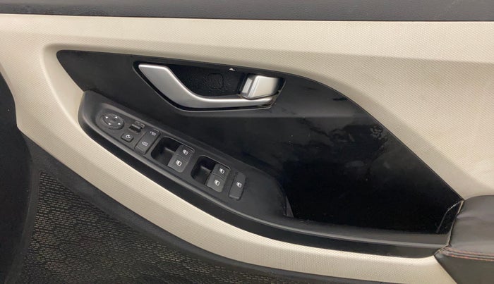 2020 Hyundai Creta SX IVT 1.5 PETROL, Petrol, Automatic, 1,24,656 km, Driver Side Door Panels Control