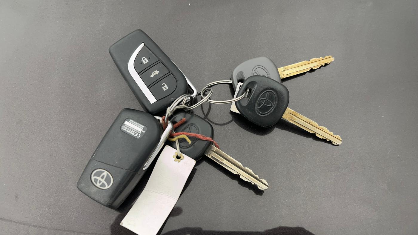 2018 Toyota YARIS J MT, Petrol, Manual, 32,382 km, Key Close Up