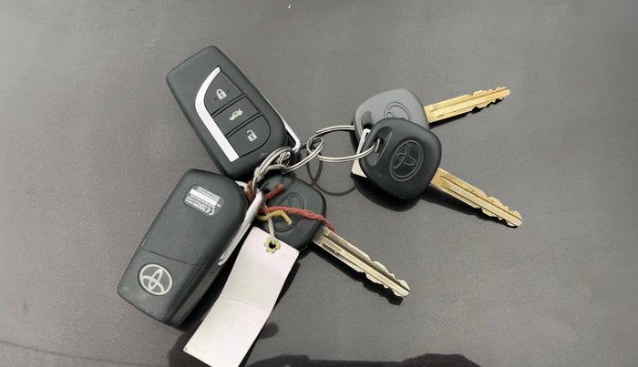 2018 Toyota YARIS J MT, Petrol, Manual, 32,291 km, Key Close Up