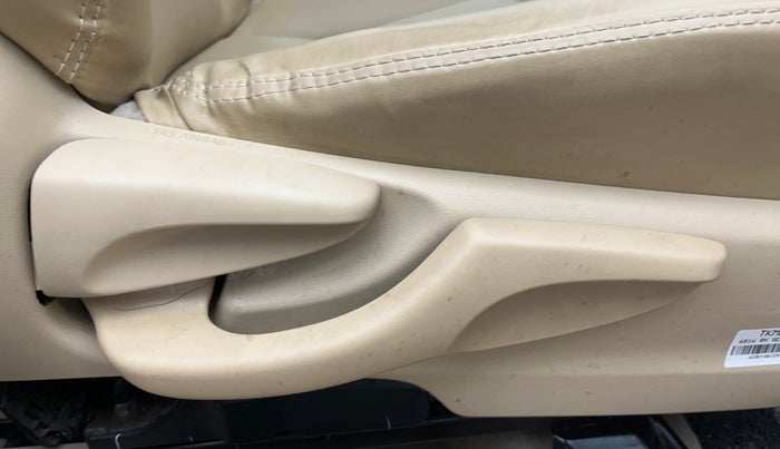 2018 Toyota YARIS J MT, Petrol, Manual, 32,291 km, Driver Side Adjustment Panel