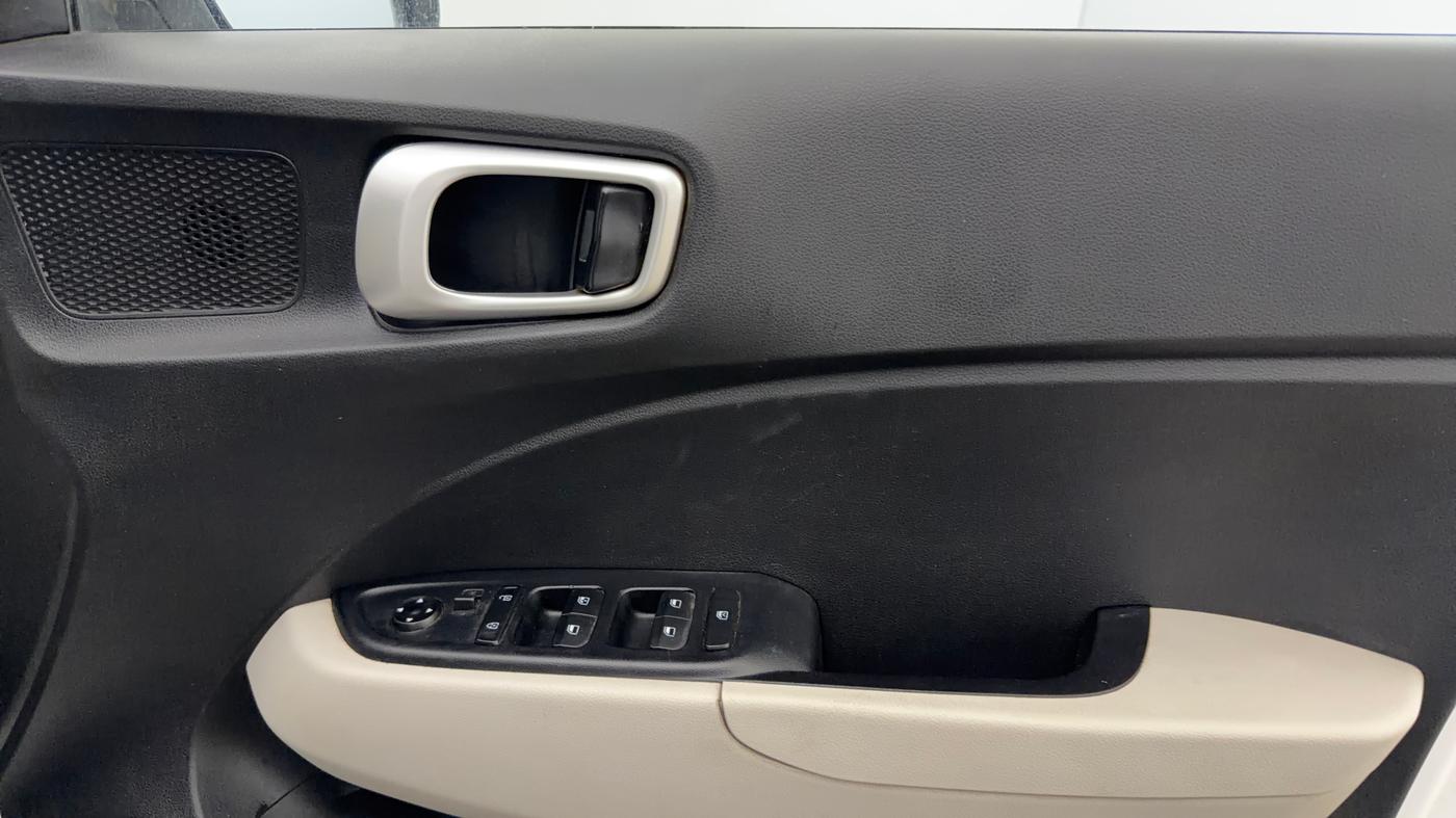 2024 Hyundai VENUE S(O) 1.2, CNG, Manual, 31,830 km, Driver Side Door Panels Control