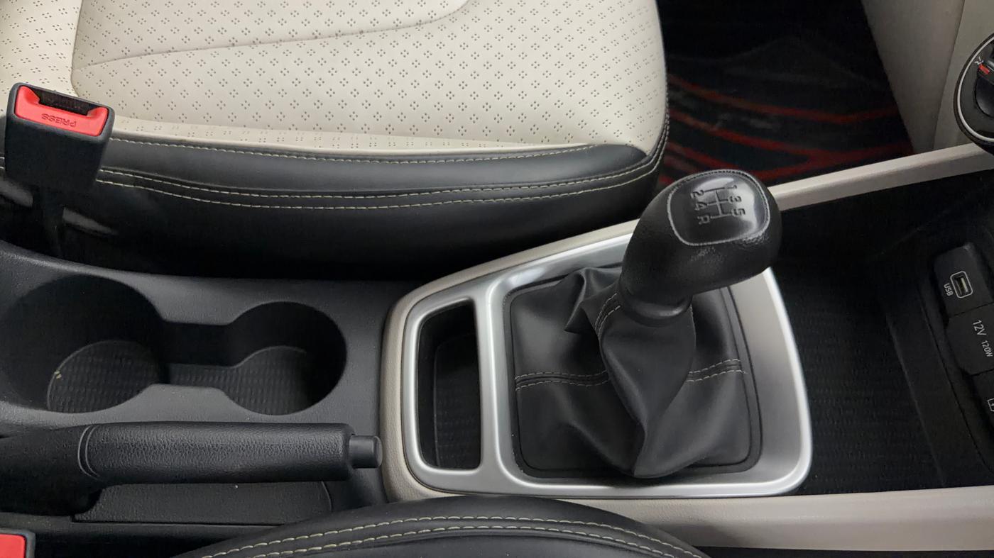 2024 Hyundai VENUE S(O) 1.2, CNG, Manual, 31,830 km, Gear Lever