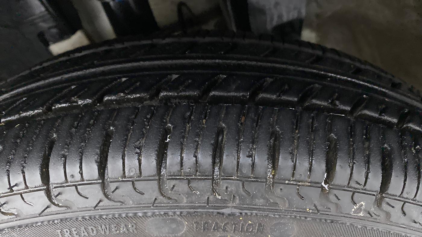 2019 Renault Kwid RXT 1.0 EASY-R AT OPTION, Petrol, Automatic, 21,490 km, Left Front Tyre Tread