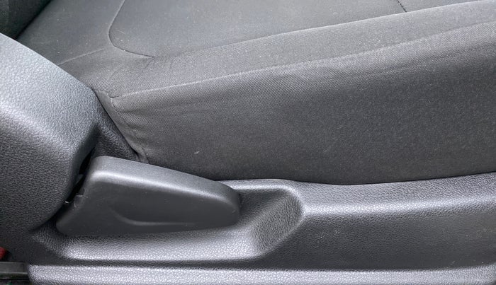 2019 Renault Kwid RXT 1.0 EASY-R AT OPTION, Petrol, Automatic, 21,490 km, Driver Side Adjustment Panel