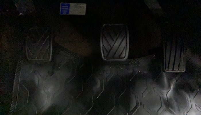 2017 Maruti Swift ZXI, Petrol, Manual, 81,355 km, Pedals