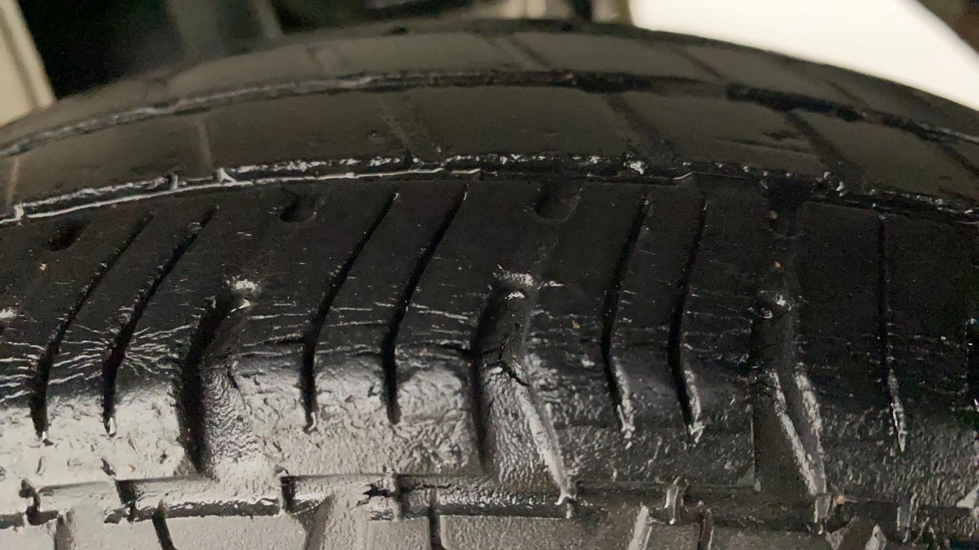 2013 Maruti Alto 800 LXI CNG, CNG, Manual, 58,425 km, Left Rear Tyre Tread
