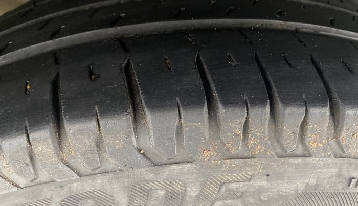 2020 Maruti XL6 ALPHA MT, Petrol, Manual, 73,537 km, Right Rear Tyre Tread
