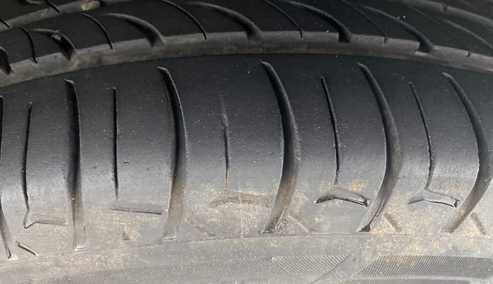 2020 Maruti XL6 ALPHA MT, Petrol, Manual, 73,537 km, Right Front Tyre Tread