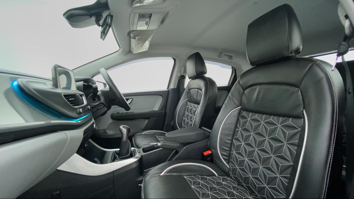 2020 Tata ALTROZ XZ 1.2, Petrol, Manual, 27,970 km, Right Side Front Door Cabin